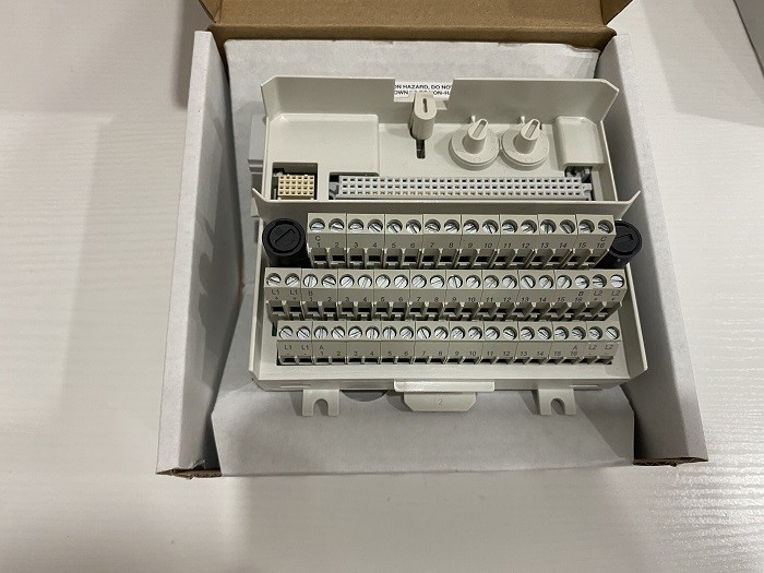 TU831V1 ABB PLC 8 I/O Channels Extended Terminal Block S800 I/O DCS 3BSE013235R1